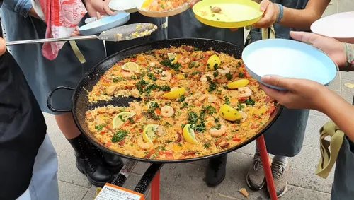 college gemeente rheden geniet van paella op de holtbanckschool1