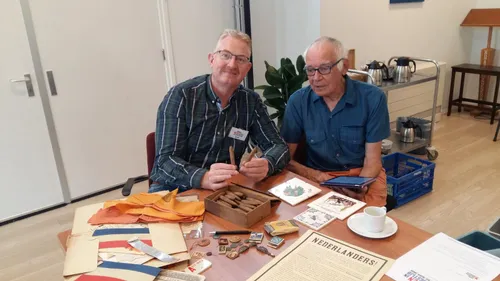 conservator jean kreune met wim van giessen in rheden rheden in oorlogstijd