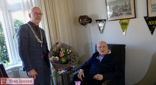de heer van elst uit velp viert zijn 100ste verjaardag 2