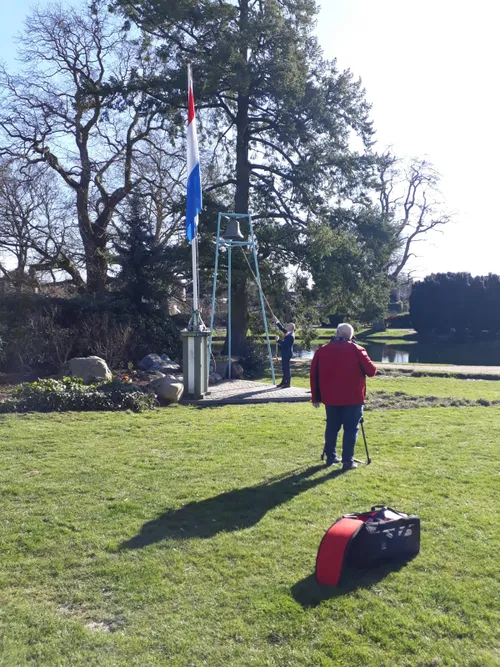 herdenkingsmonument klok luiden gety hengeveld