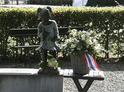 monument na bloemlegging burgemeester dd 19 9 20 foto comitc3a9