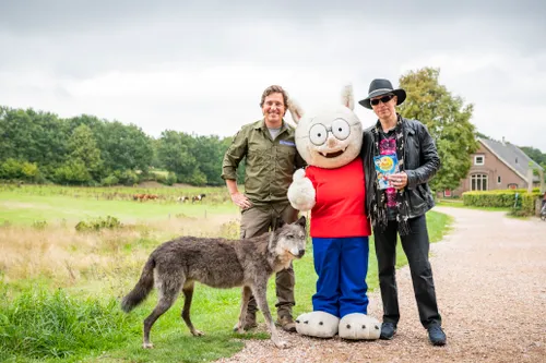 oerrr boswachter ruben vermeer dolfje weerwolfje en paul van loon met de wolf rv nm oerrr