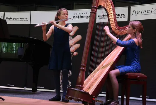 sarah 11 dwarsfluit en merle 13 harp van der lijke winnen the flute factor 2018 1