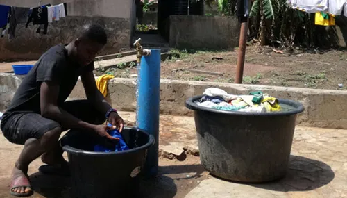 stromend water in kitase