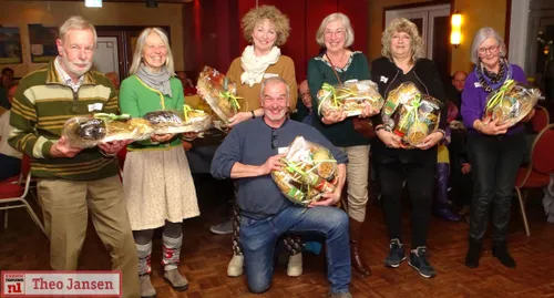 vrijwilligers die zwerfafval opruimen in het zonnetje gezet 2023 18