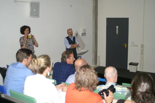 wethouder haverkamp lidl en docent jack martin tijdens presentatie