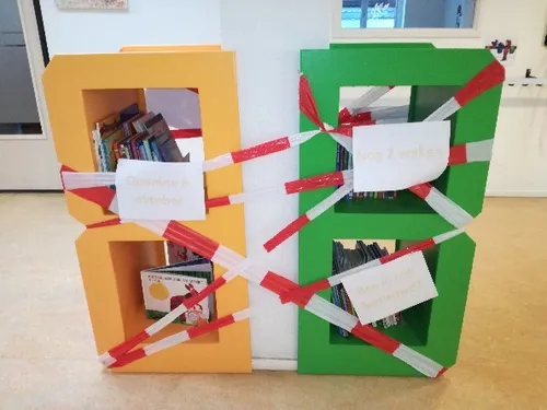 zwerfkast in de holtbank