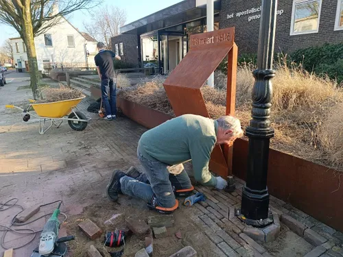 12 a laatste klinkers en fatsoeneren beplanting