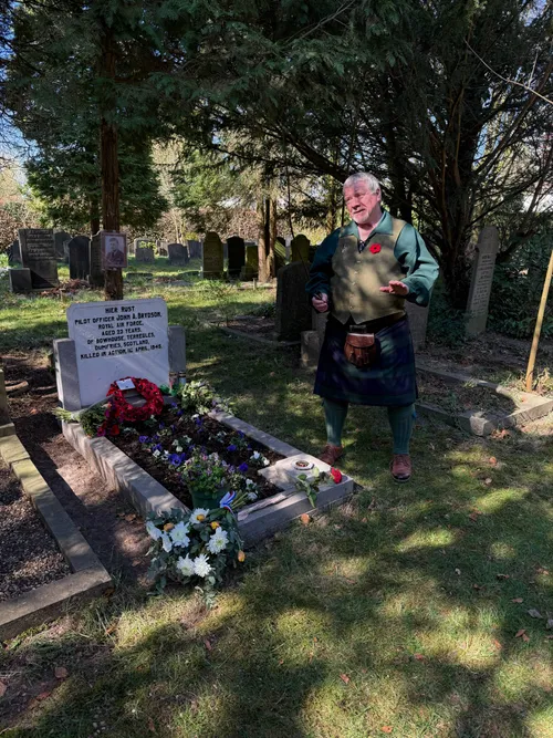 1 04 2025 omgekomen wo2 vlieger samen met schotse familie herdacht6 img 2525