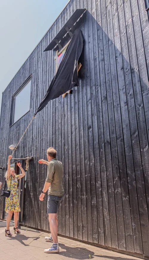 onthulling logo rhedense pioniers louis kramer