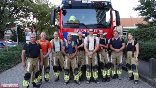 Brandweer oefent redding uit kruipruimte bij De Ulenpas in Velp 11-8-26 (25)