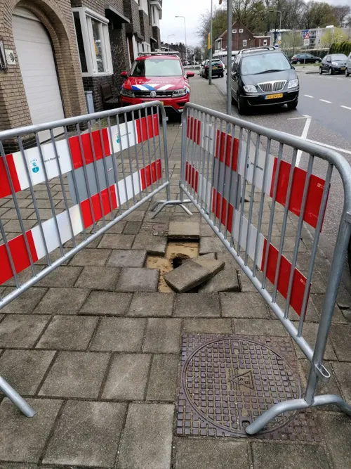 83329494 e063 487a 9735 3acf363a72c8