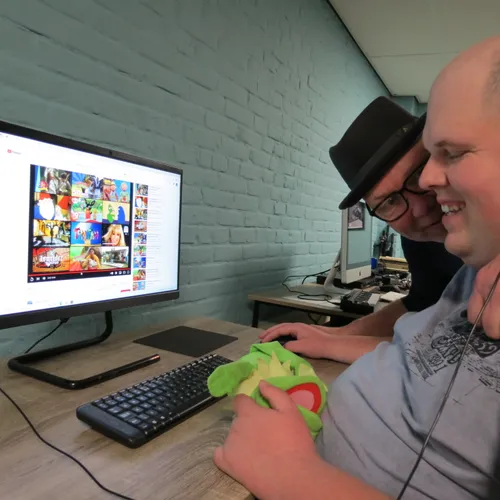 hans duikt soms in het wereldje van bram