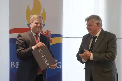 jtuitreikingherdenkingsboek75jaarbevrijding8436