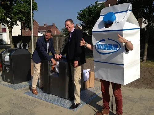 150703 opening perscontainer plastic gemeente