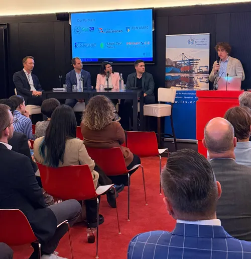 e137411c-8b1d-4a4c-8350-ef083fe04e4b