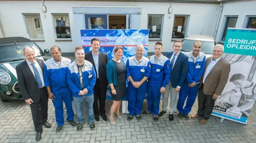 082 2016 foto 2 eerste contracten vdl nedcar k w