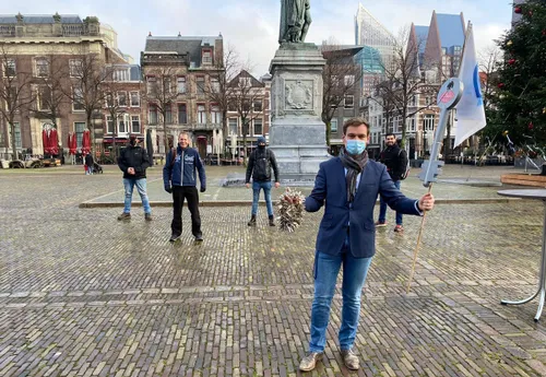 20201216 foto 5 2e kamerlid martijn van helvert ontvangst limburgse horeca solidariteitslopers in den haag