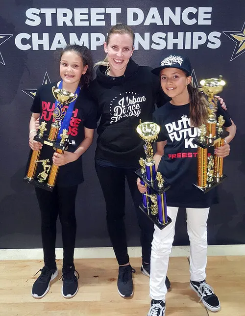 abby en yasmin europees kampioen udo streetdance 2016 met danslerares