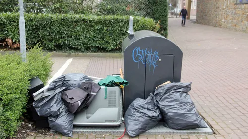 afvalbijplaatsen bij ogi kleine steeg maart 2019 1