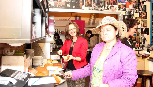 astrid verblakt smeert broodjes op nl doet 2015