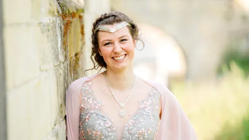 augstkoningin daphne debie berg aan de maas 2023