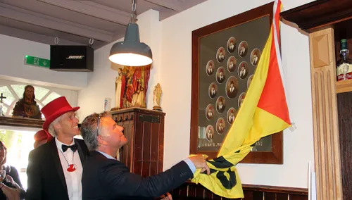 club wovan leon beursgens onthult portrettenverzameling 1921 1931