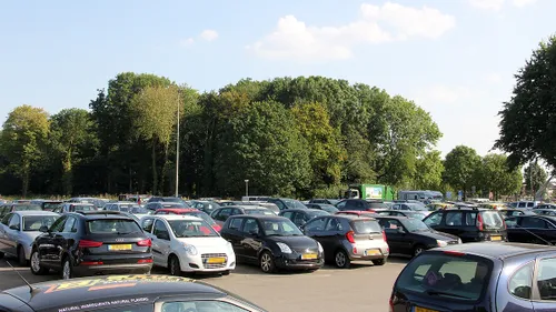 drukte bij zwembad nieuwe hateboer op 14 september 2016 3