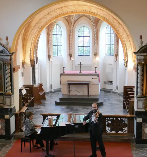 een concert in het oude salviuskerkje in limbricht
