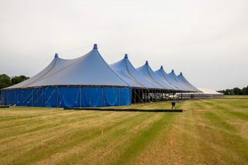 feesttent op ols terrein in born