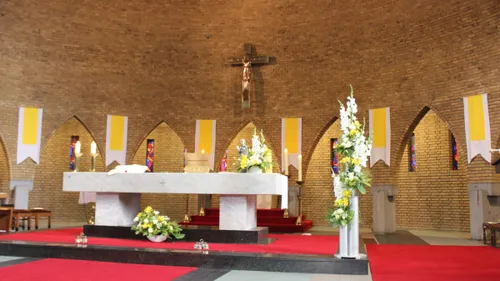 foto parochie overhoven 2 altaar heilig hartkerk