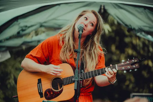 gluren bij de buren 2023 zangeres