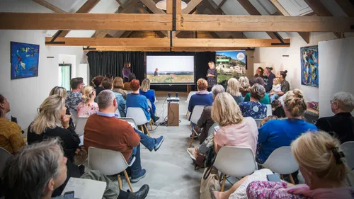 in landgoed heerdeberg werden de minitrips in het bijzijn van pers influencers en relaties gelanceerd
