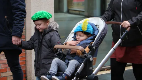 intocht sinterklaas sittard 2021 met pa en ma op stap