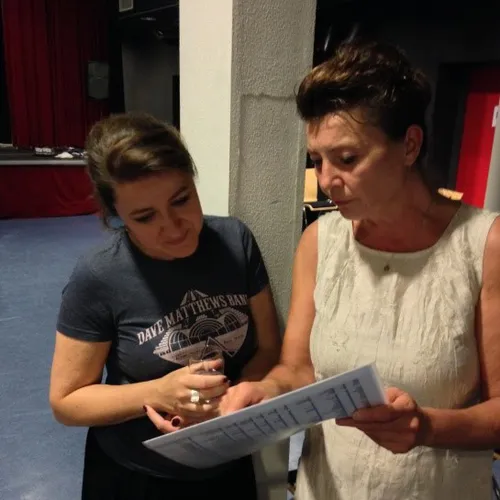 kostuums 3 marlou obers en linda talman