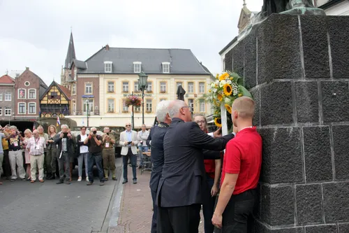 kranslegging oorlogsmonument markt sittard 1 september 2019