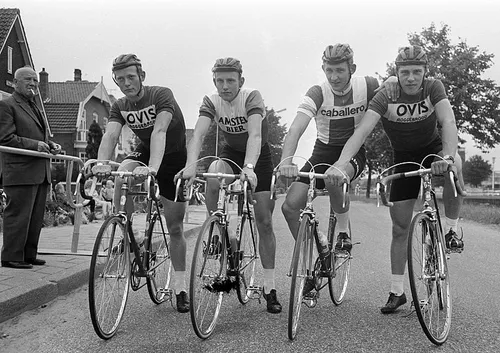 krekels hoofddorp nk 1968 ploegentijdrit vlnr renc3a9 pijnen joop zoetemelk leen de groot en jan krekels