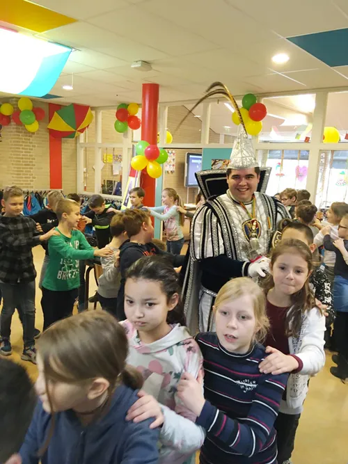 leon in polonaise op school