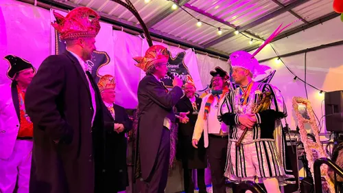 nach van t awt wief 2023 01