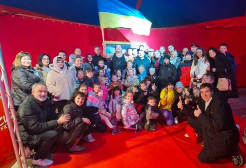 oekraiense gasten op de foto met denis ilchenko alias hercules