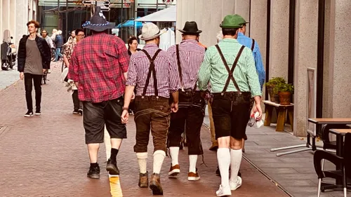 oktoberfeest in sittard straatbeeld auf gehts