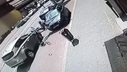 opzaettelijke aanrijding fietser op fietspad door auto