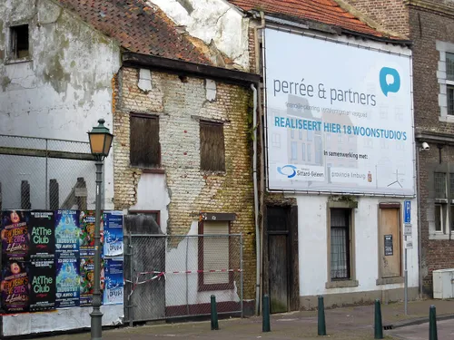 plakstraat foto voorgevels met naam ontwikkelaar