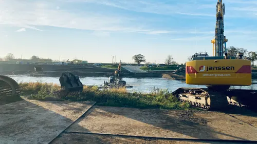 reparatie maasbodem bij veer berg aan de maas 1