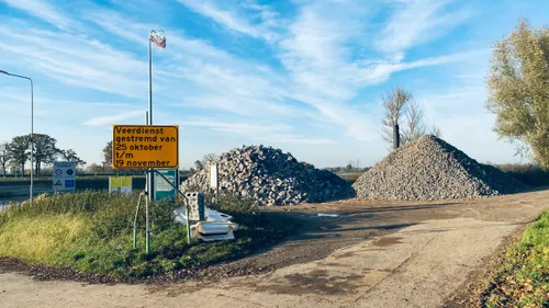 reparatie maasbodem bij veer berg aan de maas 3 vulmateriaal