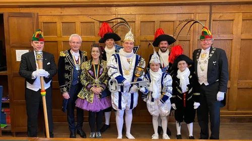 sleuteleuverdrach gelaen aan prins sjoerd i en jeugdprins sepp i