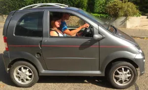 stan perree in zijn invalidenwagen brommobiel