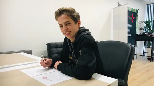 tijn bosch uit beek dj t12 platencontract