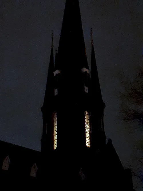 toren basiliek van binnen verlicht 2