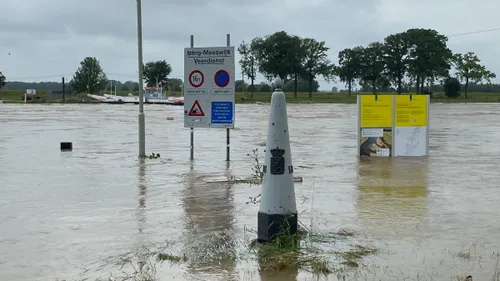 veer berg meeswijk extreem hoge maas juli 2021 1